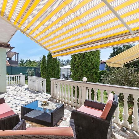 2 Bedroom Beautiful Apartment In Valtura エクステリア 写真