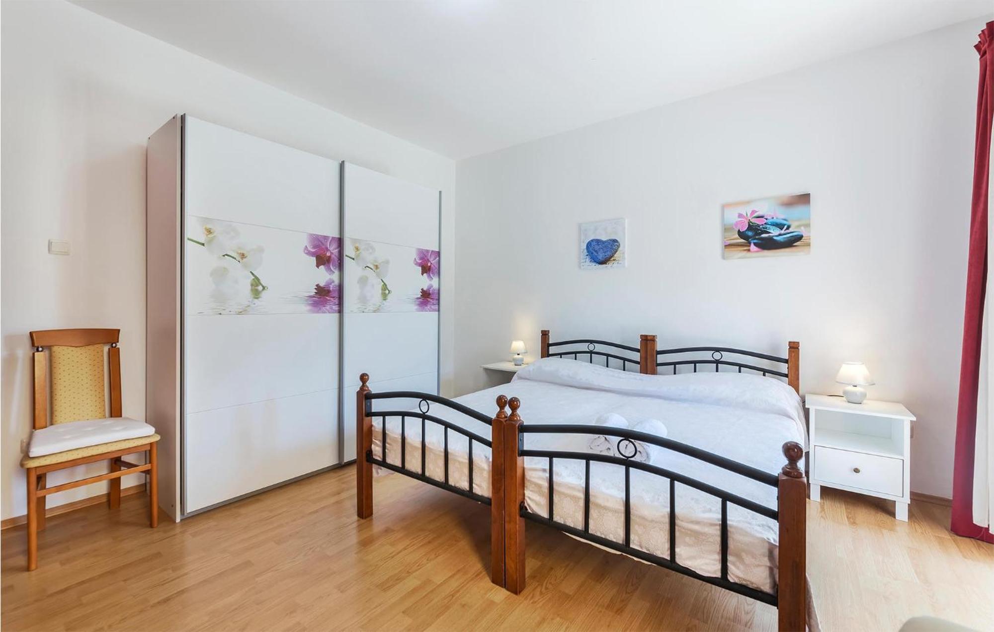 2 Bedroom Beautiful Apartment In Valtura エクステリア 写真