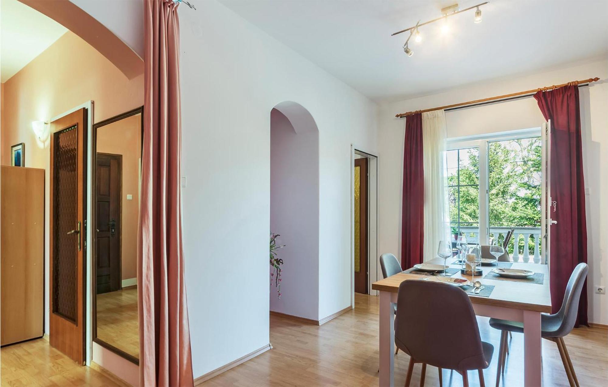 2 Bedroom Beautiful Apartment In Valtura エクステリア 写真