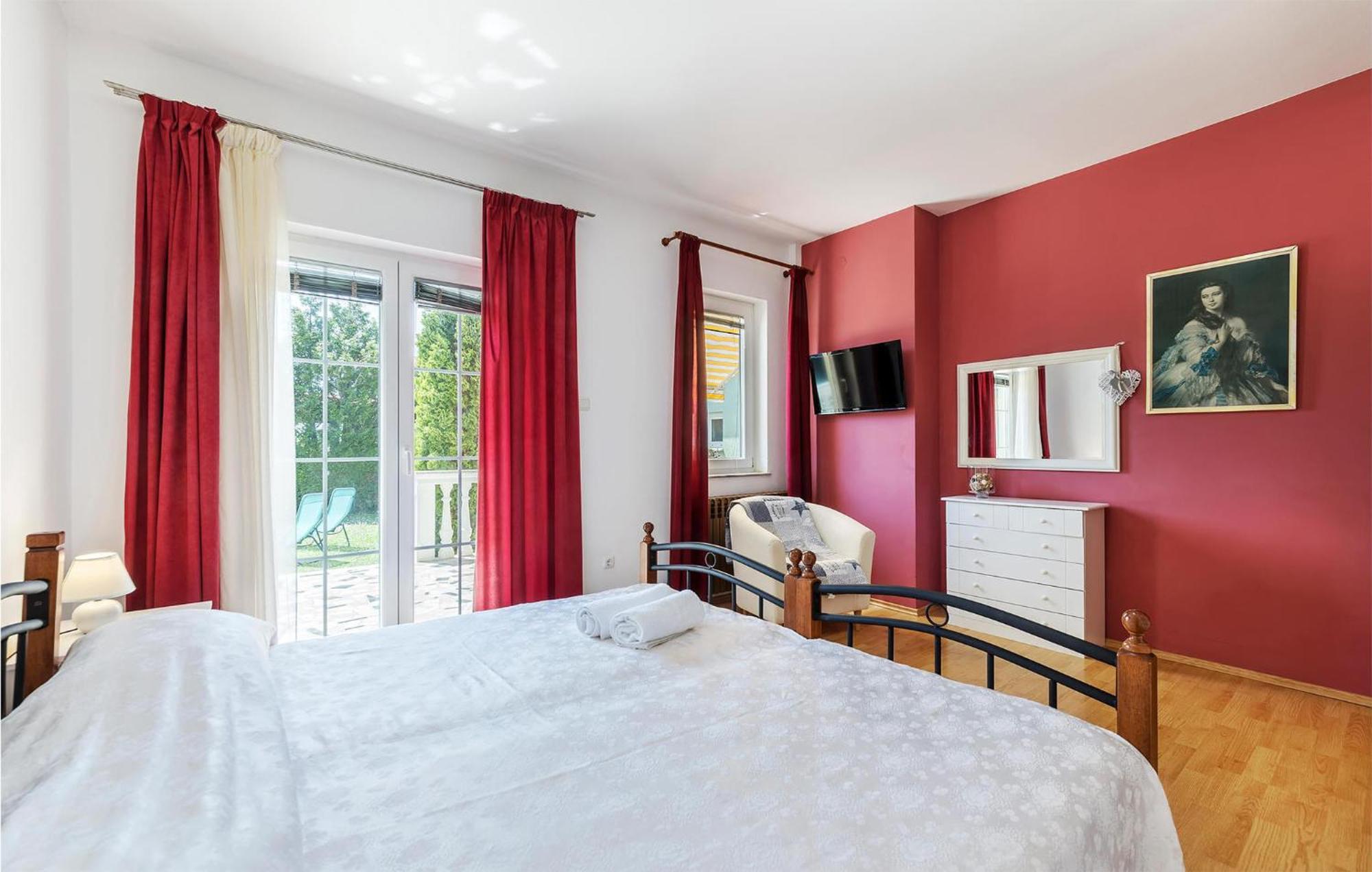 2 Bedroom Beautiful Apartment In Valtura エクステリア 写真
