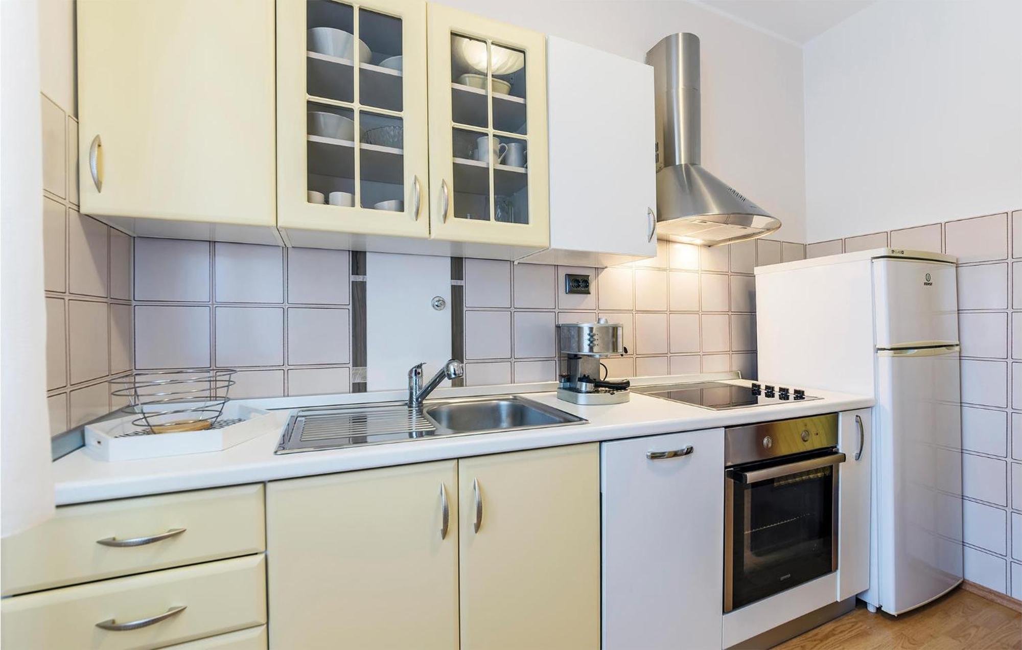 2 Bedroom Beautiful Apartment In Valtura エクステリア 写真