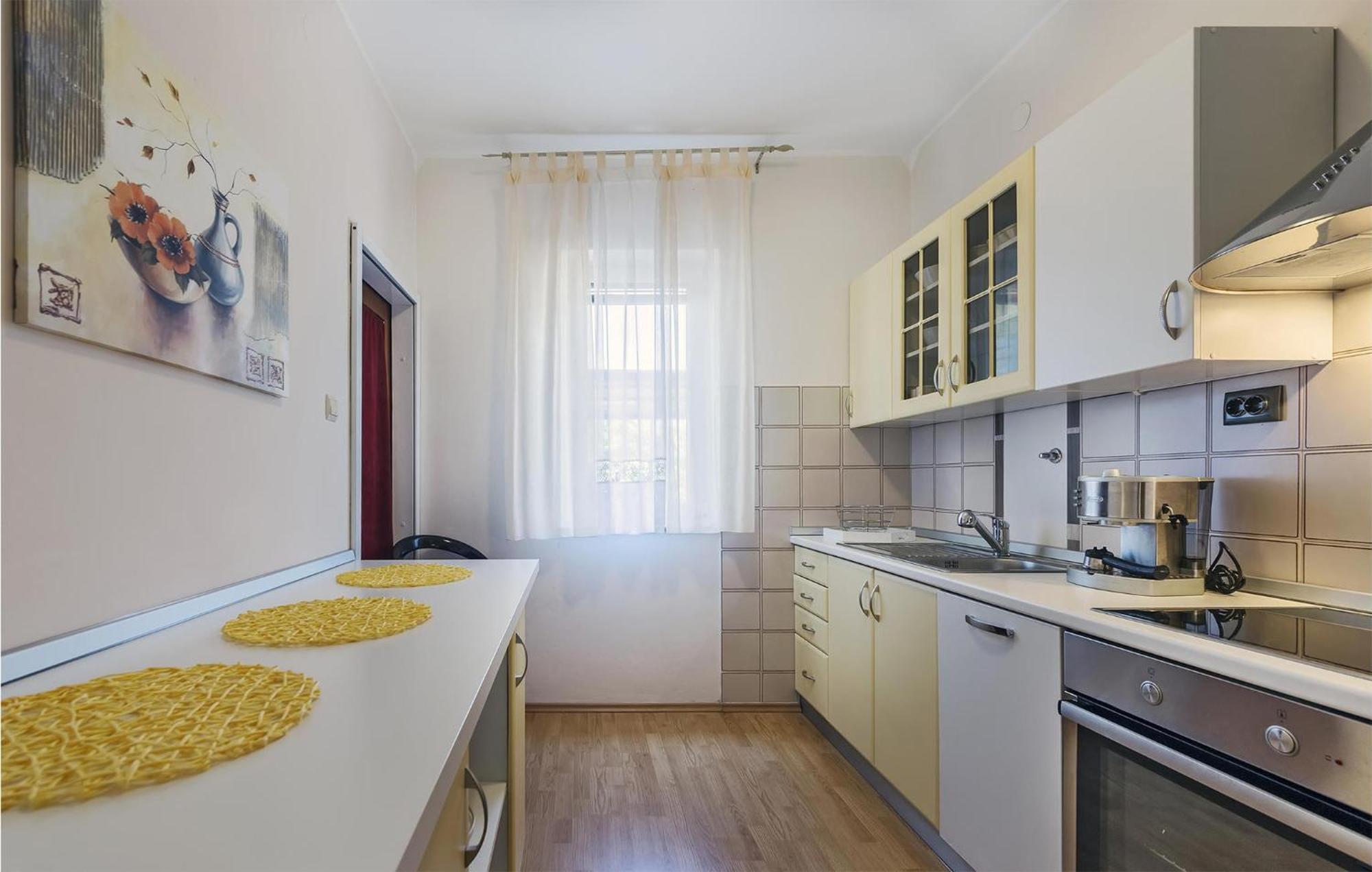 2 Bedroom Beautiful Apartment In Valtura エクステリア 写真
