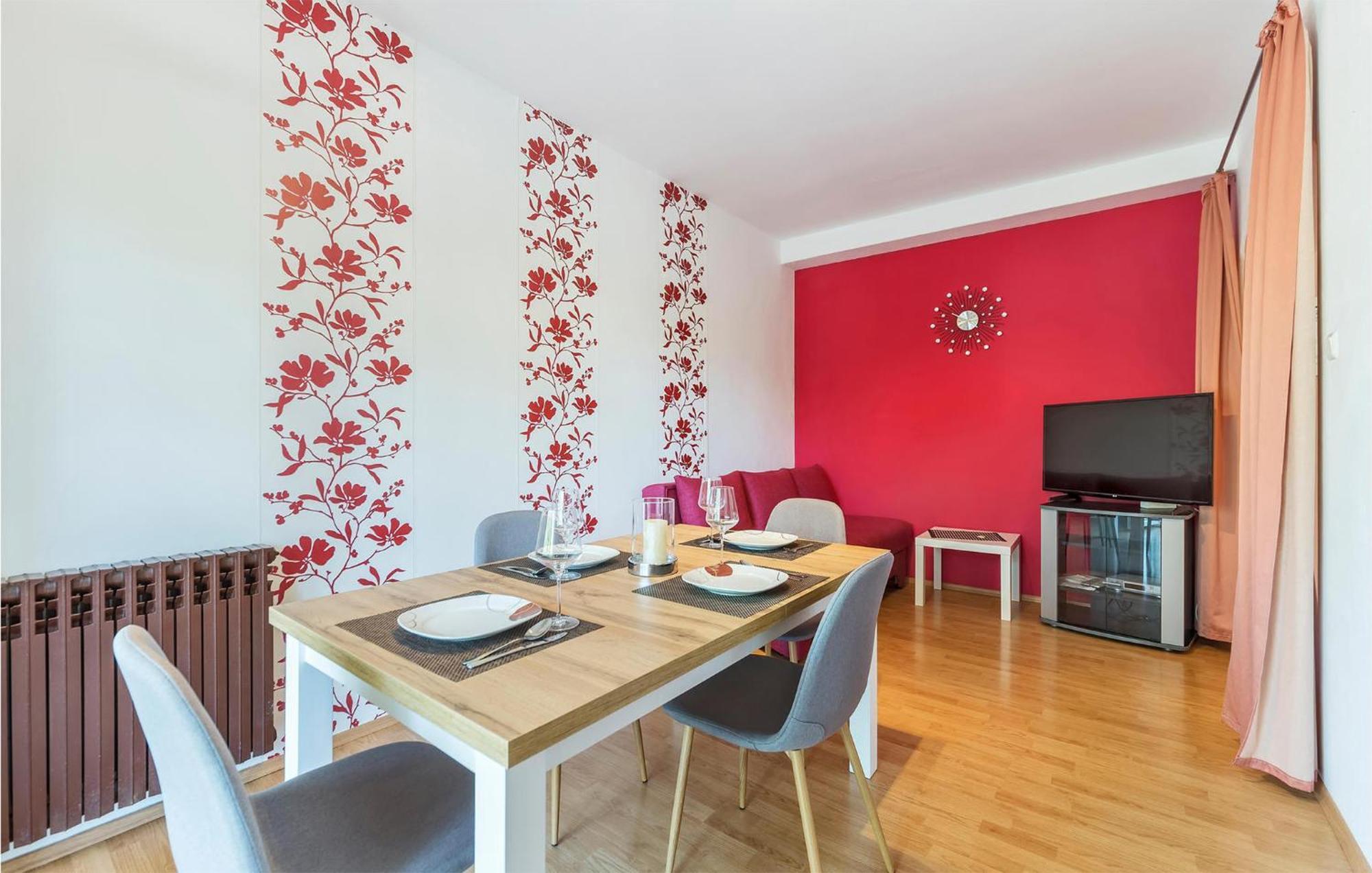 2 Bedroom Beautiful Apartment In Valtura エクステリア 写真