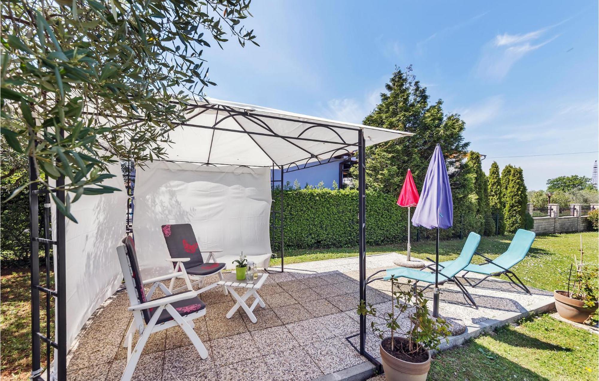 2 Bedroom Beautiful Apartment In Valtura エクステリア 写真