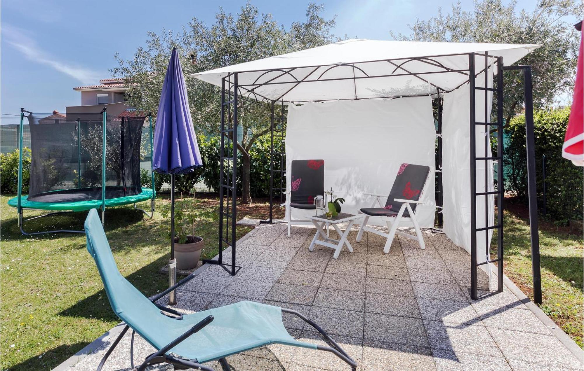 2 Bedroom Beautiful Apartment In Valtura エクステリア 写真
